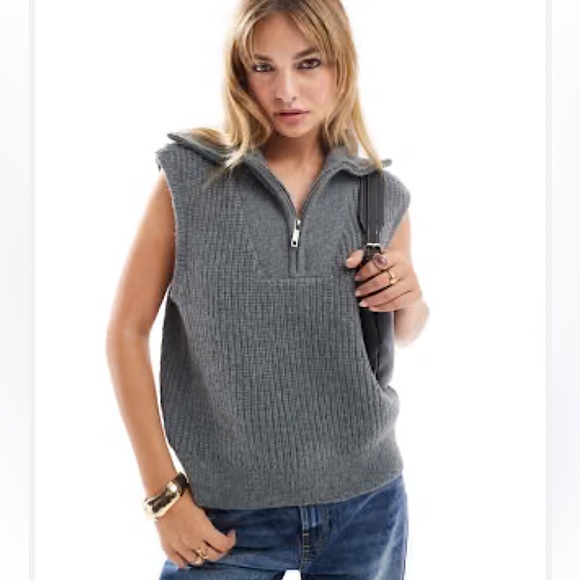 3/30$🤍 ARDENE | Grey knit sleeveless half zip sweater - Picture 1 of 7